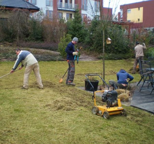 Fotografie údržby trávníku